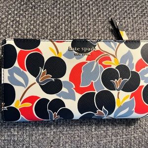 Large Kate Spade Eva Breezy Loral Wallet